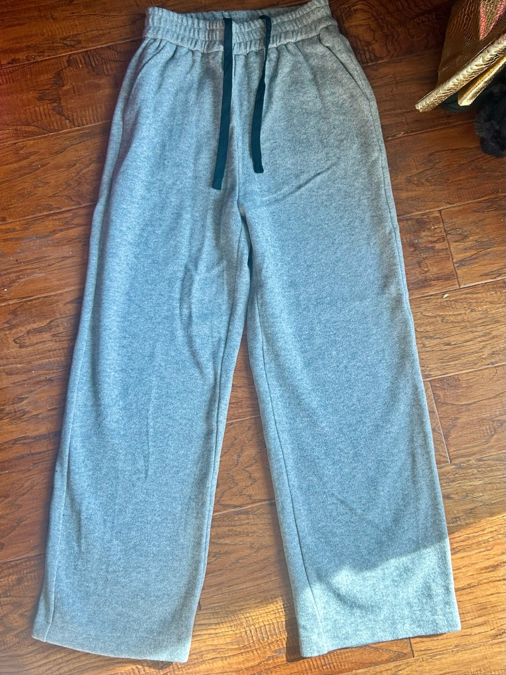 Pepper Gray Wide-Leg Fleece Joggers